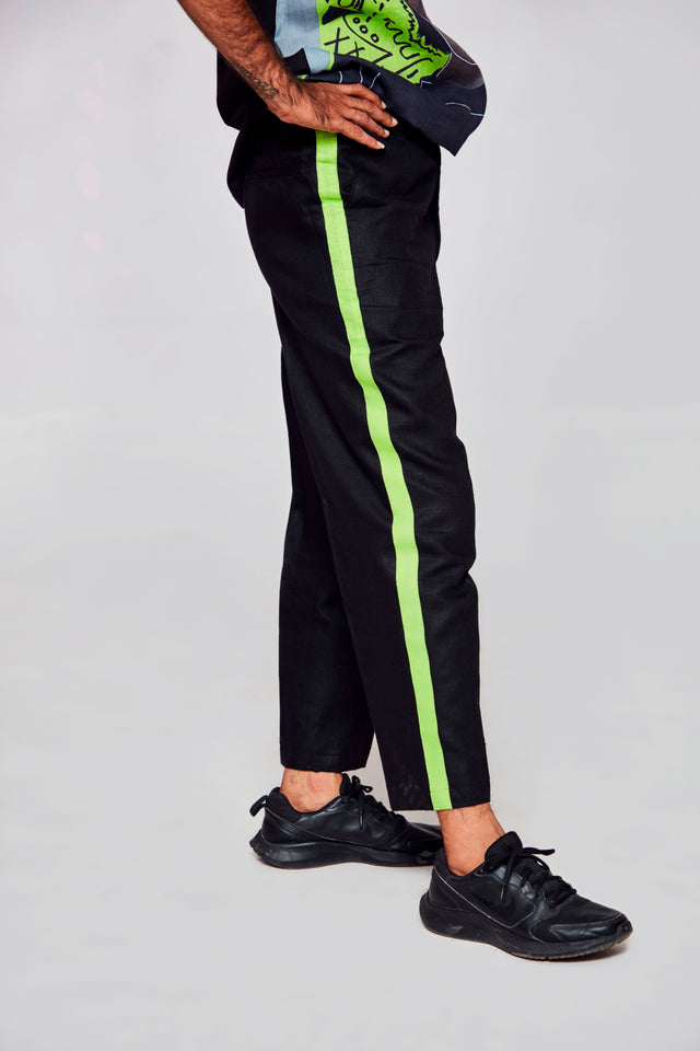 Black and Strap :Pure Linen Loose Tapered Fit Pant