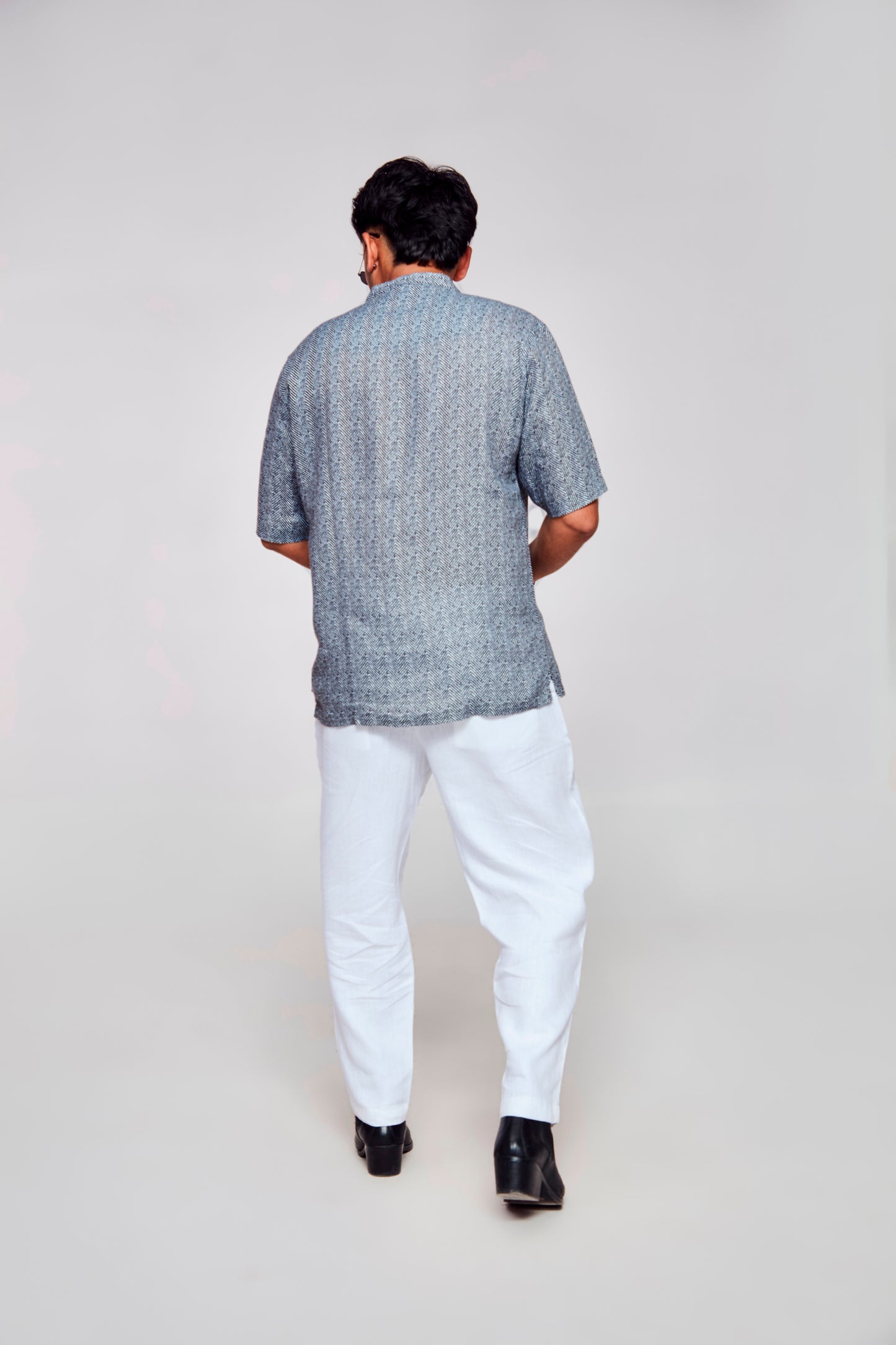 Serenity in Simplicity : The Minimalist Grey and White Pure Linen Short Sleeve Shirt